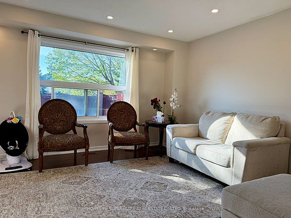 5th image of 172 Rainforest Dr N
