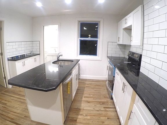 3rd image of 25-26 Hoyt Ave S #3