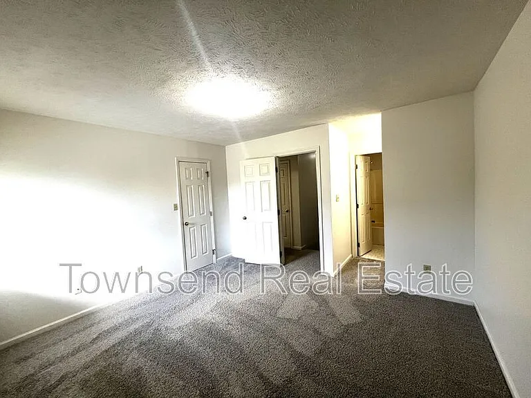 1044-2 Ancestry Dr — Photo 13