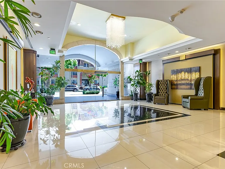 343 Pioneer Dr #Penthouse 2 — Photo 2