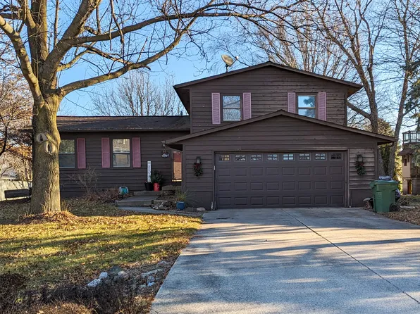 904 S Trailside Dr, Mahomet, IL 61853