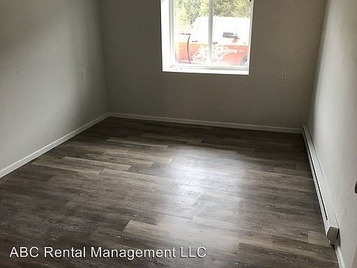 5th image of 915 S Superior St APT 8