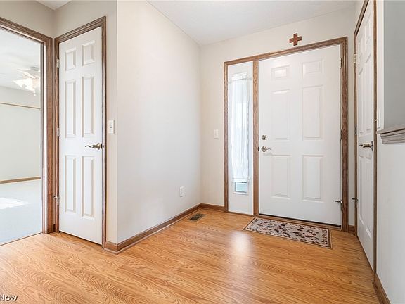 4th image of 1011 Evergreen Dr NW