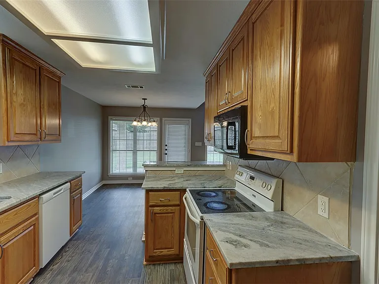 113 Karten Ln — Photo 11