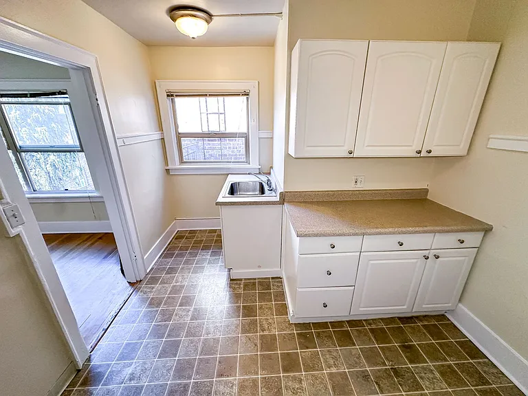 Belmont Apartments — Photo 12