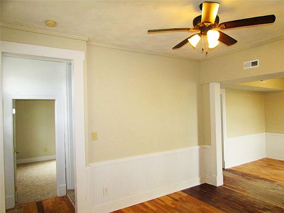 3rd image of 402 E Franklin St