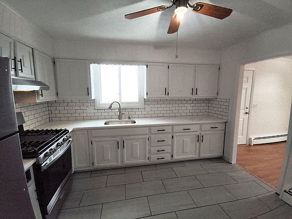 4th image of 48 Tiffany St