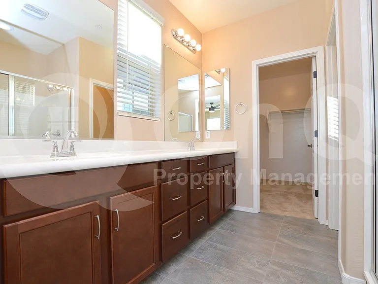1723 E Dogwood Ln — Photo 14