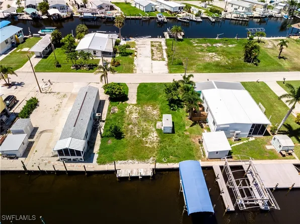 3852 Royal Palm Dr, Saint James City, FL 33956