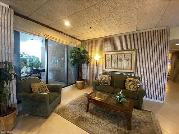 5th image of 320 Seaview Ct APT 601