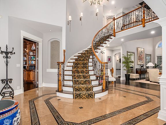 4th image of 199 Wrenwood Cir