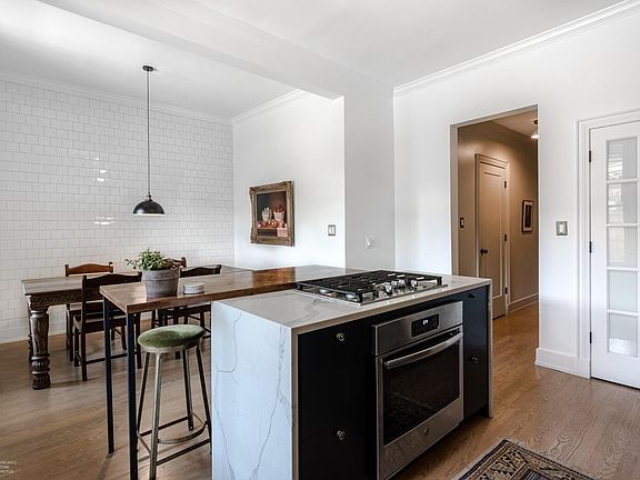 3rd image of 4040 N Kenmore Ave APT 1N