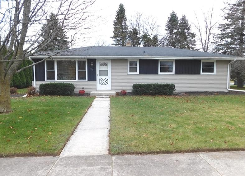 1st image of 831 Huron Ave