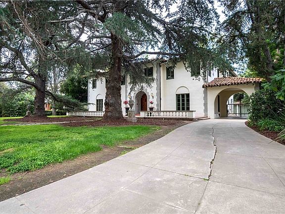 2nd image of 2028 N Victoria Dr