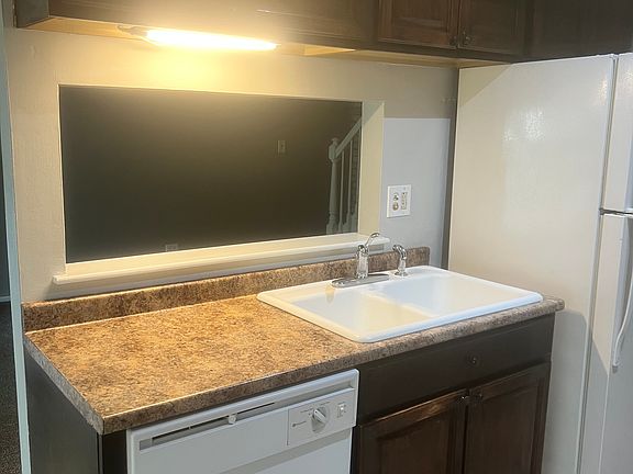 4th image of 142 Ann Ct #1