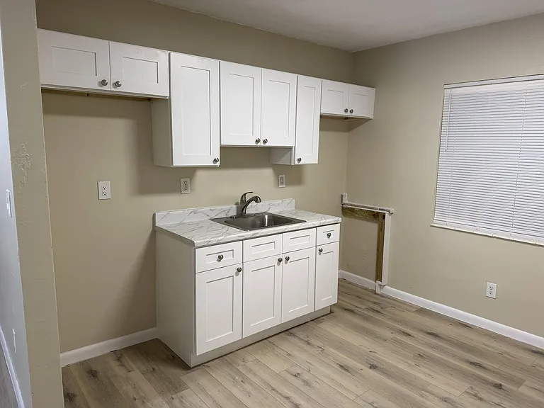 1004 NW 2nd St #2 — Photo 7