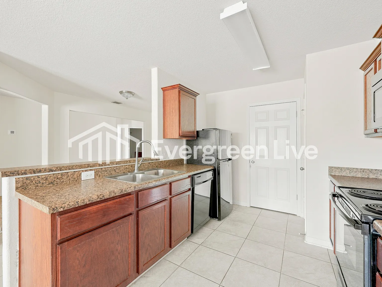 3 bed, 2.0 bath, 1404 sqft, $1,445 — Photo 3