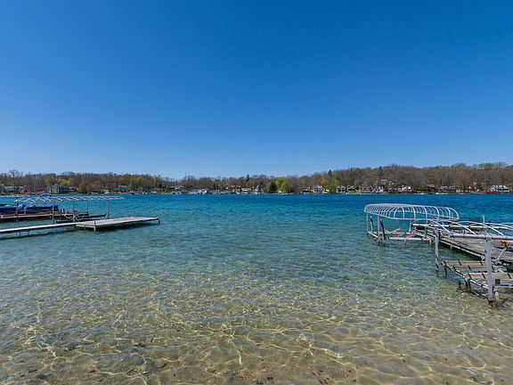 4th image of 266 E Gull Lake Dr