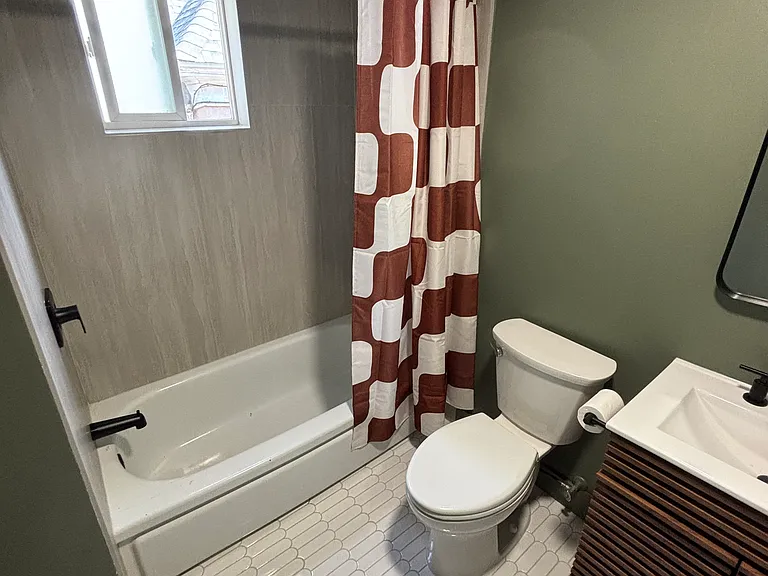 850 S Lake St #3 — Photo 14
