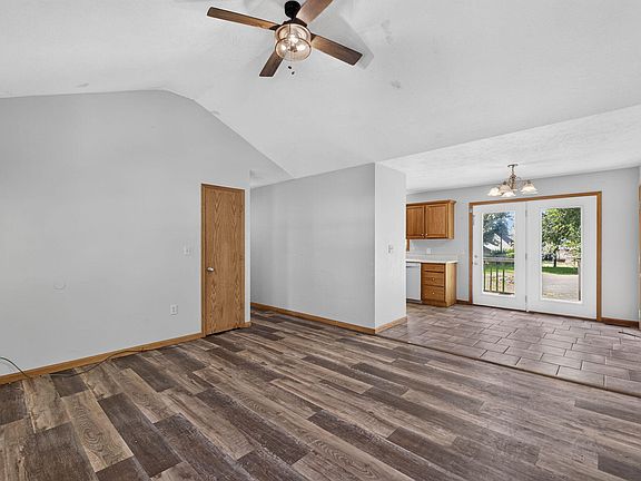 4th image of 110 E Tyndall Street