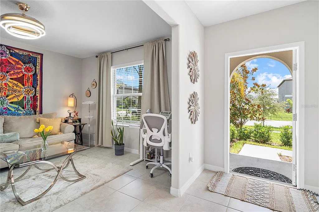 4 bed, 2.5 bath, 2635 sqft, $3,500 — Photo 4