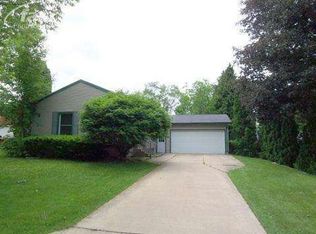 923 N Pine St, Owosso, MI 48867