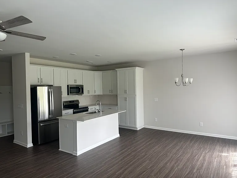 5137 Tommy Ln — Photo 2