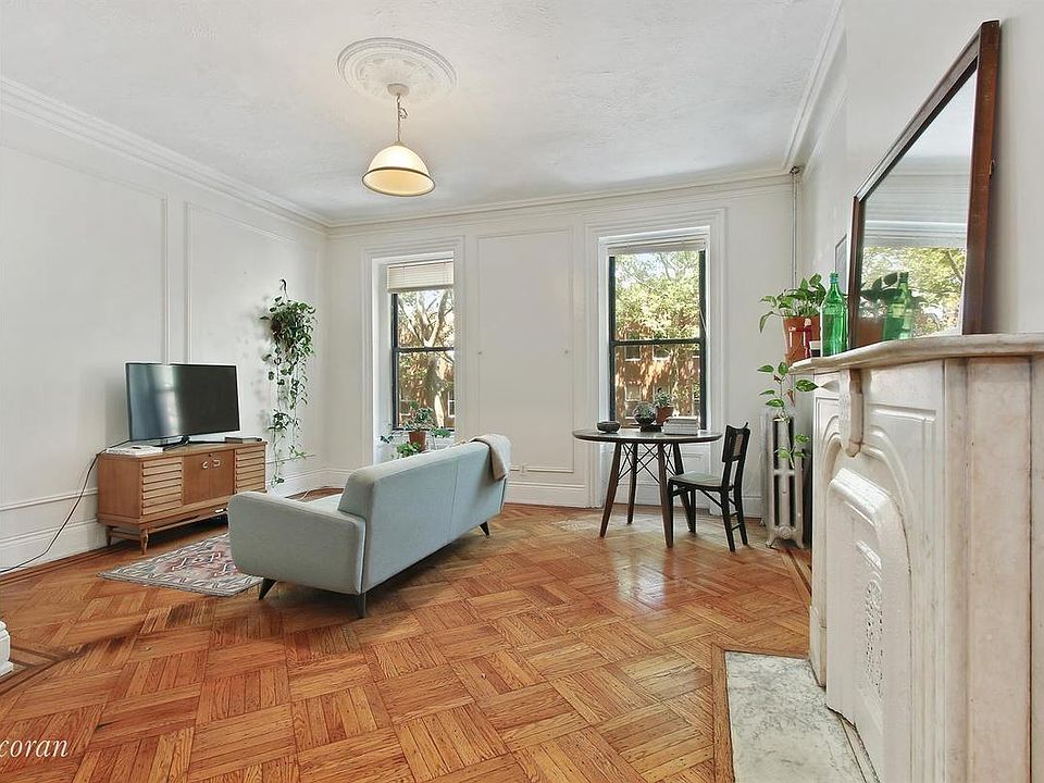 1st image of 370A Grand Ave APT 2