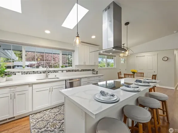 5220 201st Pl SW, Lynnwood, WA 98036