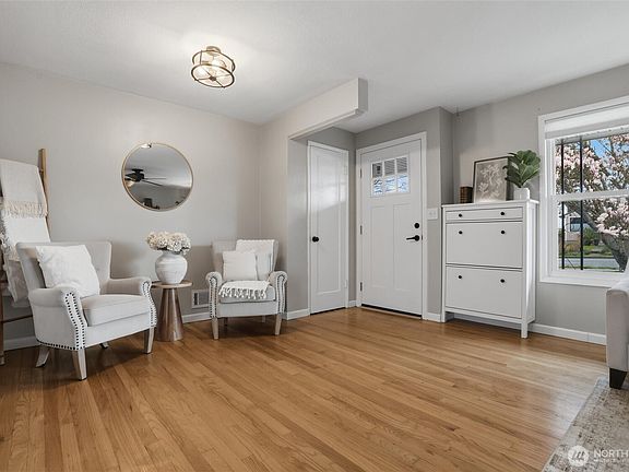 5th image of 2012 Nipsic Avenue