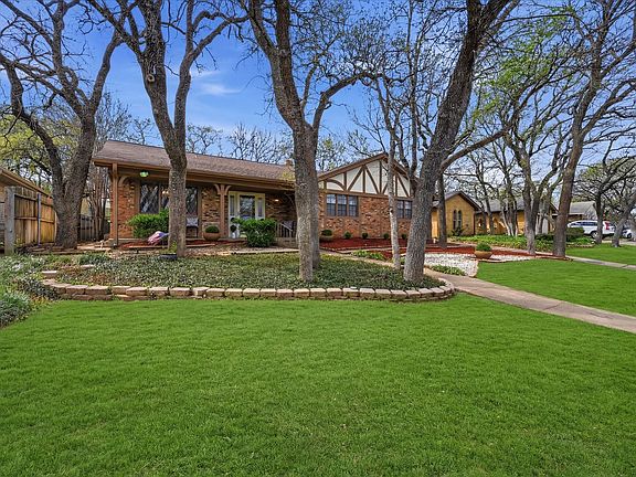 3rd image of 5808 Ridge Dr