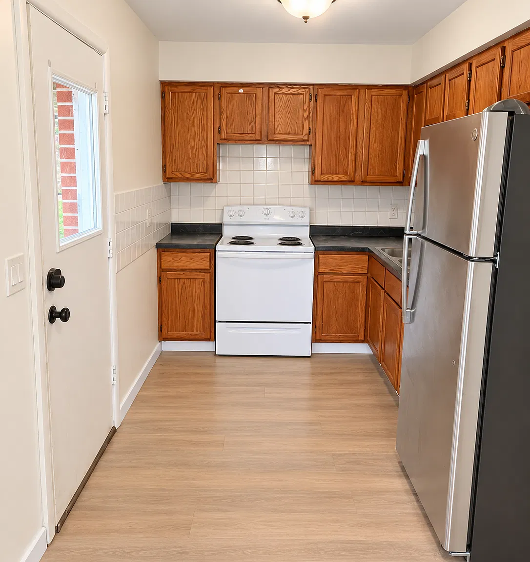 3 bed, 1050 sqft, $1,575 — Photo 2