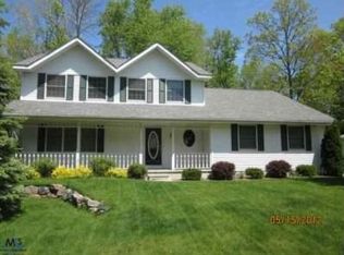 340 Hemlock Ln, Marysville, MI