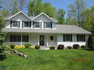 340 Hemlock Ln photo 1