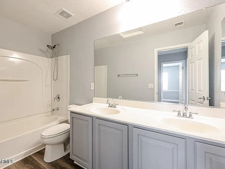 10863 W Washington St — Photo 32