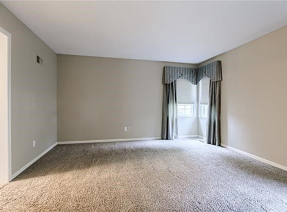 4th image of 322 W Minor Dr