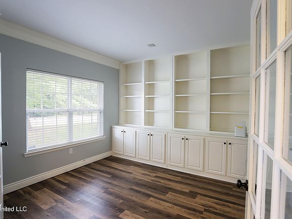 3rd image of 3018 Trentwood Dr