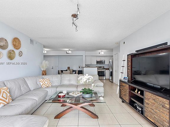 4th image of 1155 Brickell Bay Dr APT 603