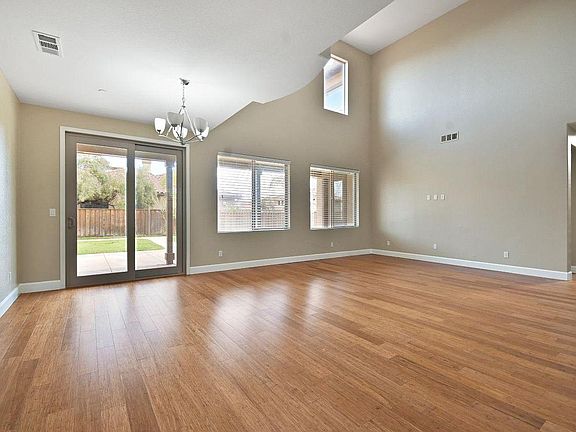4th image of 1276 Como Dr