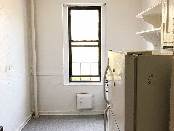 4th image of 596 Edgecombe Ave APT 3G