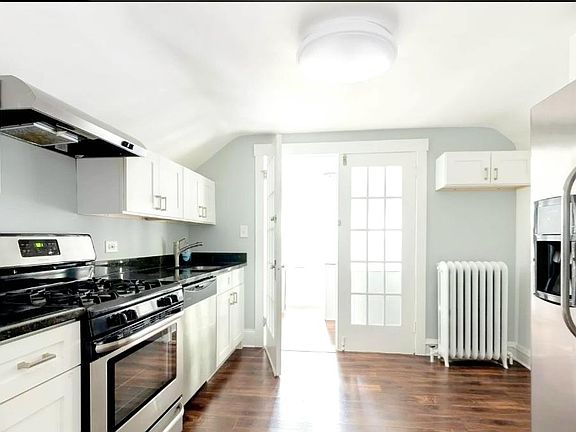 3rd image of 596 Vine Ave APT 2