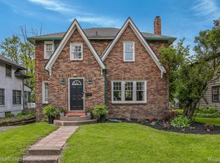 446 W Iroquois Rd, Pontiac, MI 48341