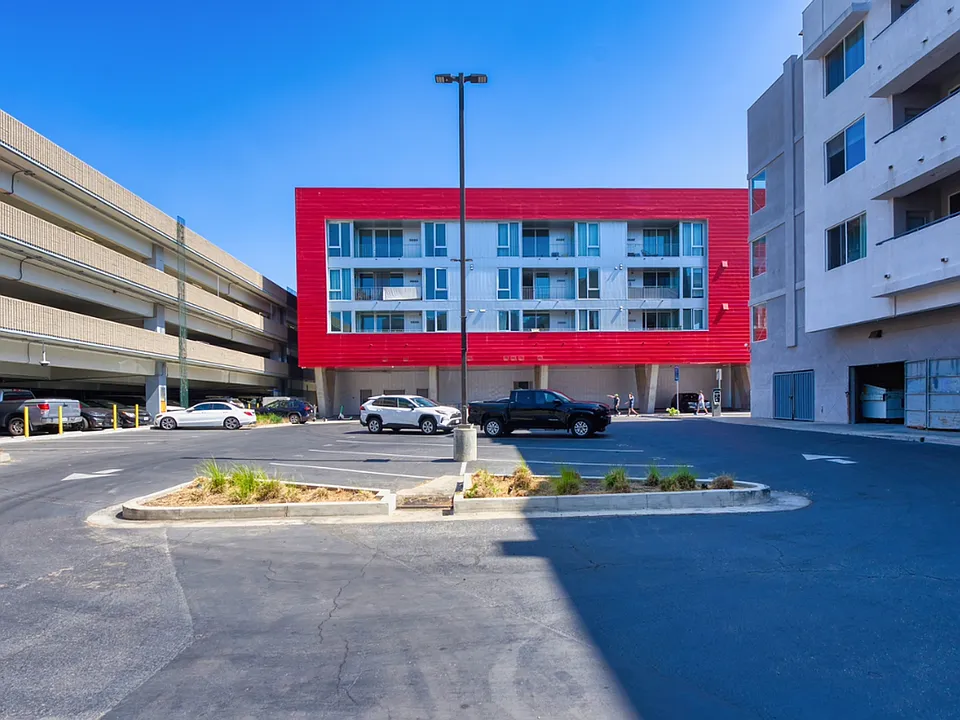 495 Promenade Ave
