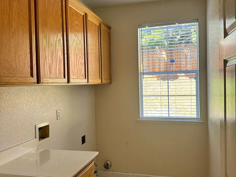 189 Clarence Way — Photo 15
