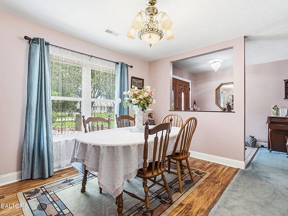 4th image of 173 Maple Ridge Ln