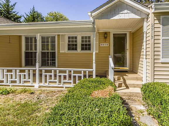 3rd image of 2913 Shady Ln