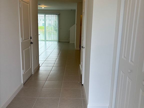 5th image of 528 SE Rivergrass St
