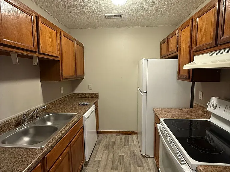2146 Charles St #6 — Photo 3