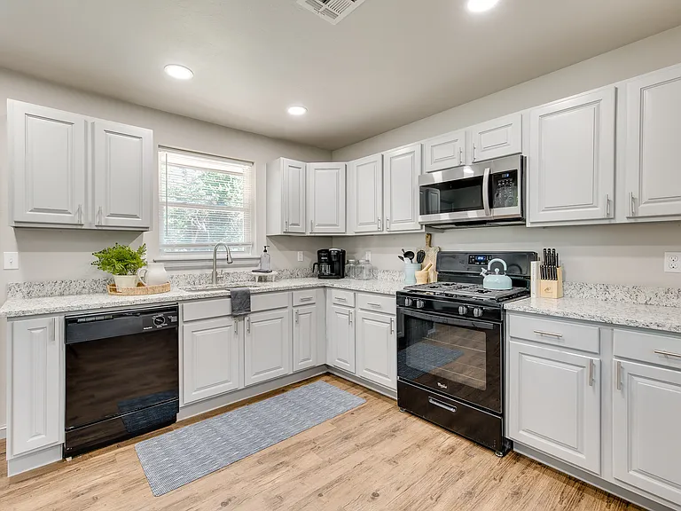 2841 Cambridge Ct — Photo 18