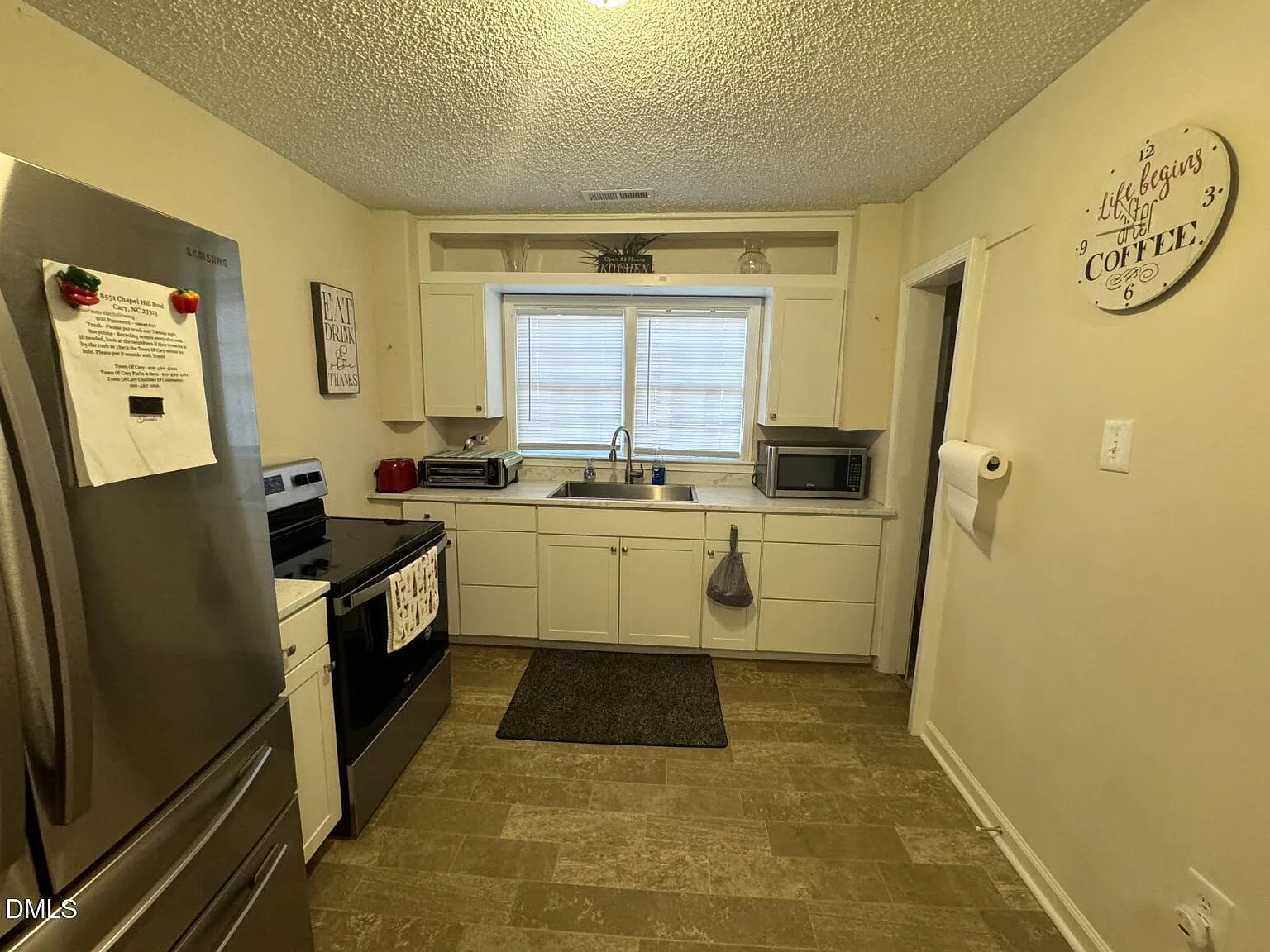 Downtown Cary Large White Bungalow — Photo 2